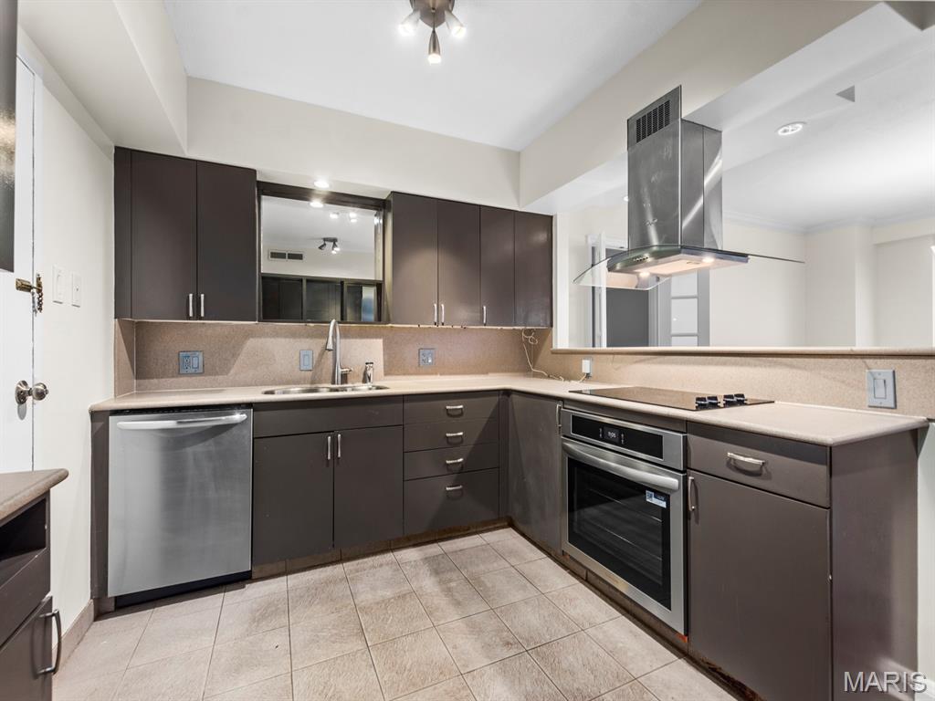 Hanley Towers Apts Condo - Residential