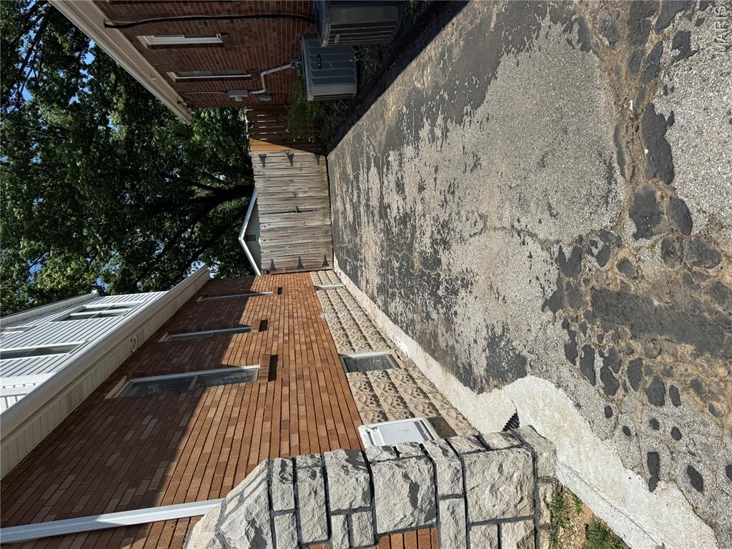 Laughlins Add To Sycamore Hills Re - Residential