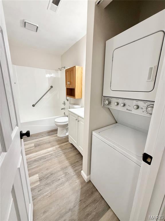 CHATEAU WOODS - Residential Lease