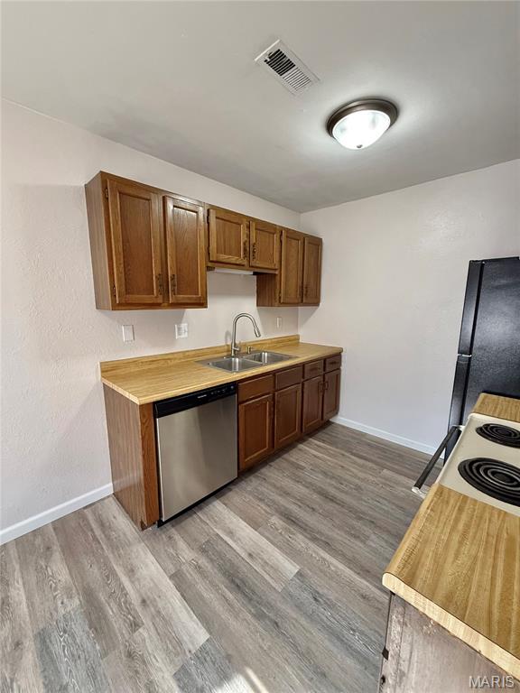 CHATEAU WOODS - Residential Lease