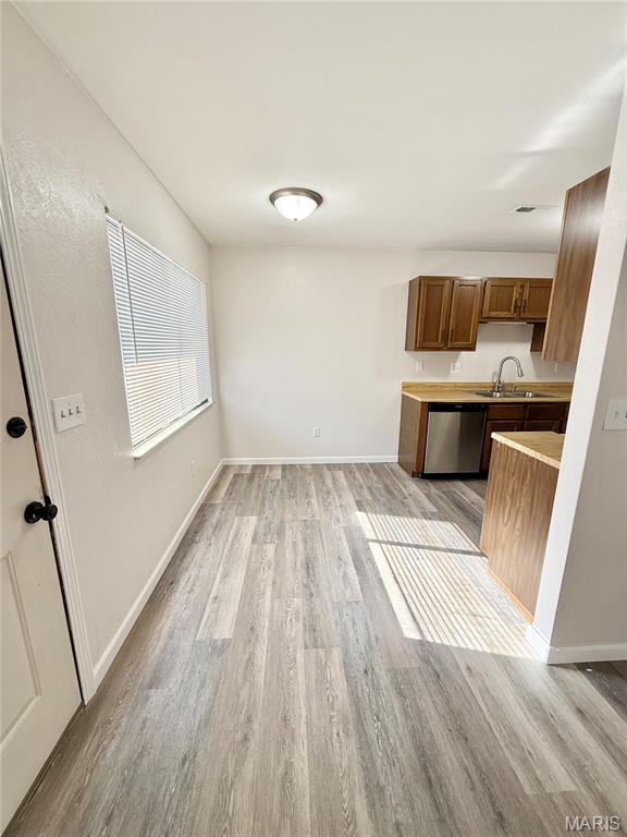 CHATEAU WOODS - Residential Lease
