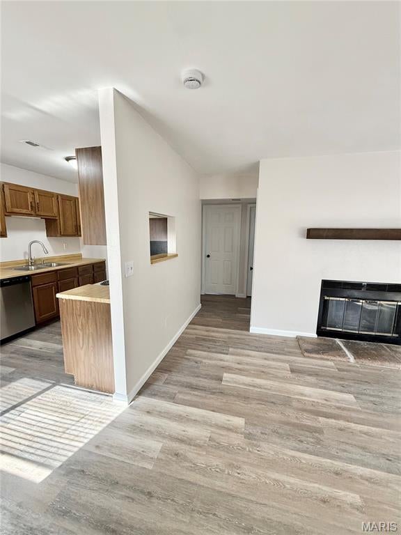 CHATEAU WOODS - Residential Lease