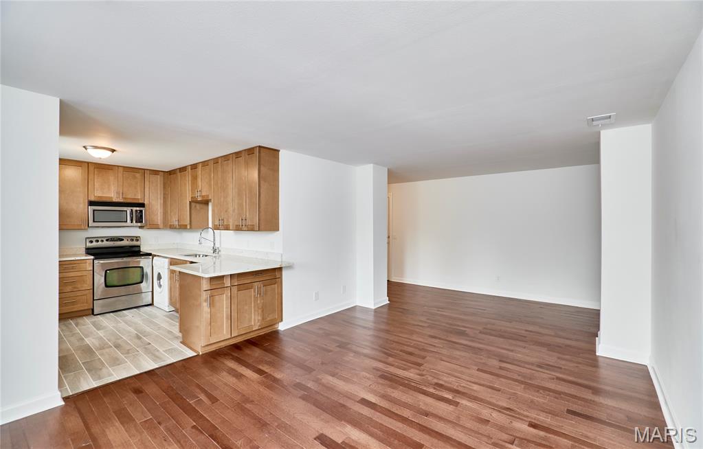 Pershing Ave Condo - Residential