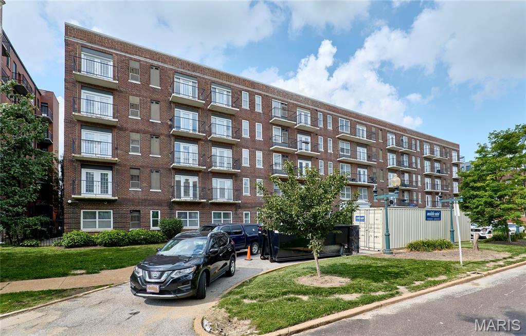 Pershing Ave Condo - Residential