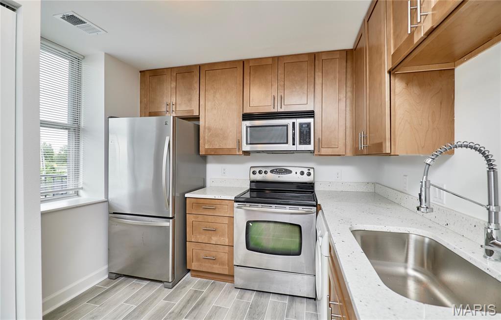 Pershing Ave Condo - Residential