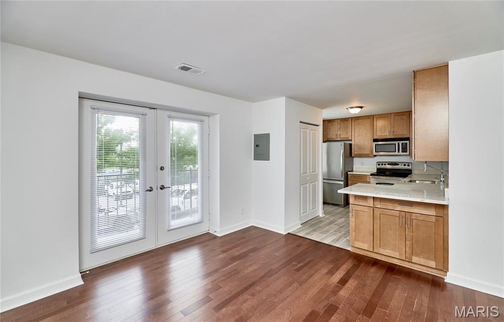 Pershing Ave Condo - Residential