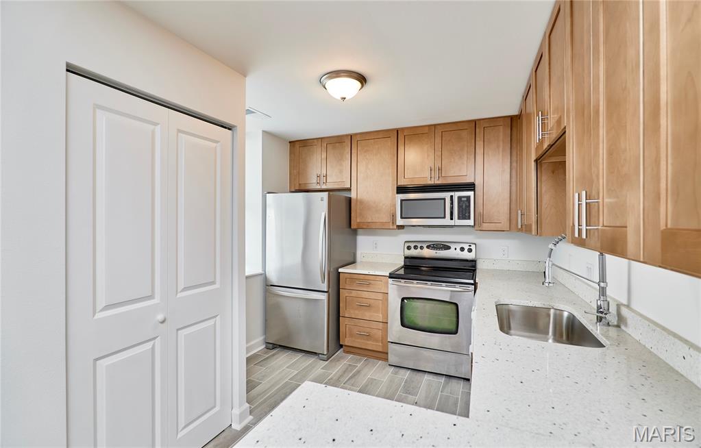 Pershing Ave Condo - Residential