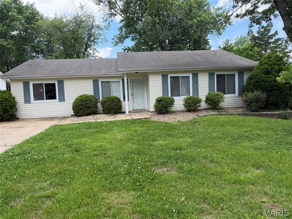 This is a beautiful ranch Home single story with three bedrooms, one bath newly painted upgraded bathroom, new dishwasher, new flooring and all the bedrooms vinyl flooring throughout the house. It’s in the Woodcrest subdivision located in the middle of O’fallon shopping district. Make a great starter home.