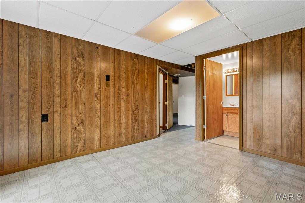 Terric Manor 02 - Residential