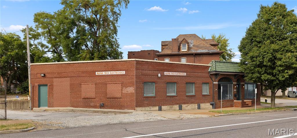 Lafayette Park Add - Commercial Lease