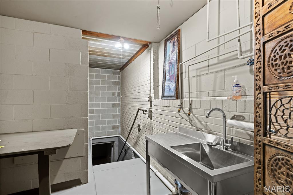 Lafayette Park Add - Commercial Lease