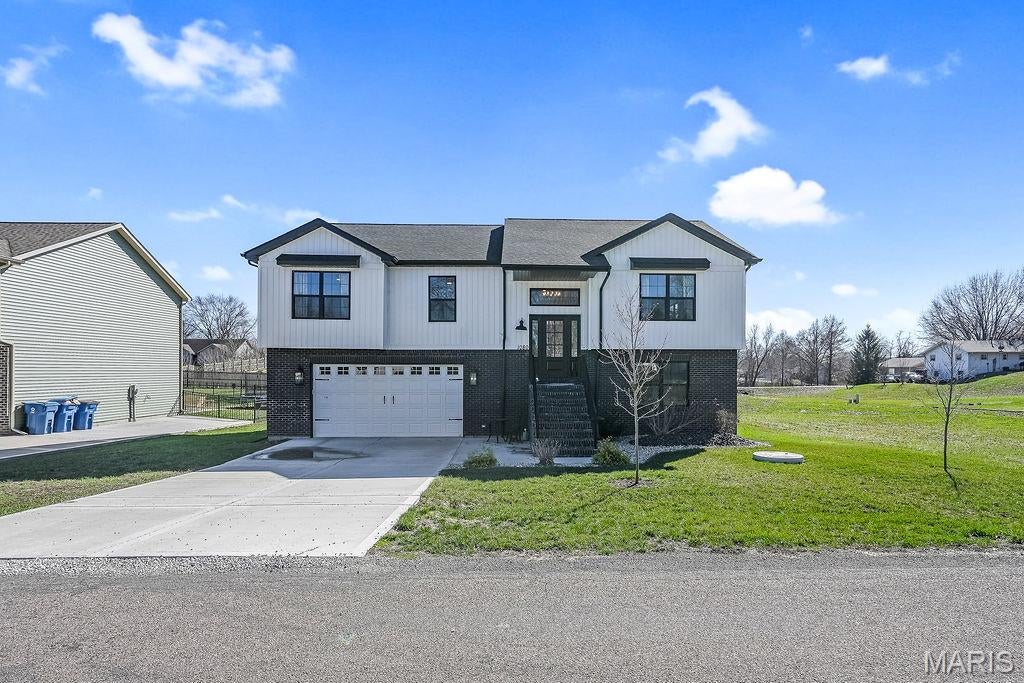 Step into style and comfort in this beautifully finished split-level home nestled in the sought-after Holiday Shores community of Edwardsville. From the moment you walk in, soaring vaulted ceilings and streams of natural light create an airy, welcoming atmosphere. The stunning kitchen is designed to impress, featuring abundant cabinetry and a large island with seating—perfect for gathering,
entertaining, and everyday living. The spacious primary suite feels like a private retreat with its oversized walk-in closet and spa-like bathroom boasting a double vanity and striking walk-in shower. Outdoor living shines with a beautiful elevated deck and lower patio ideal for relaxing evenings or weekend get-togethers. With stylish finishes throughout and an attached two-car garage, this home truly blends
comfort, charm, and functionality.