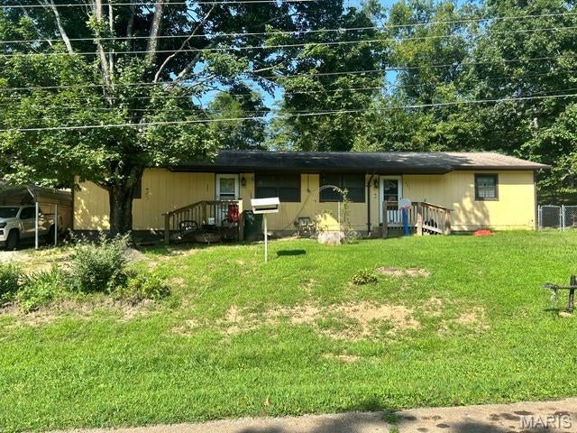 Duplex with 2 bedrooms. Solid renters in place. Great source of income or live in one and rent other units. One tenant has been there for 20 years. Financials furnished on accepted sale with bank approval. 24 hour notice required to view.
No interior pictures to protect tenant privacy.