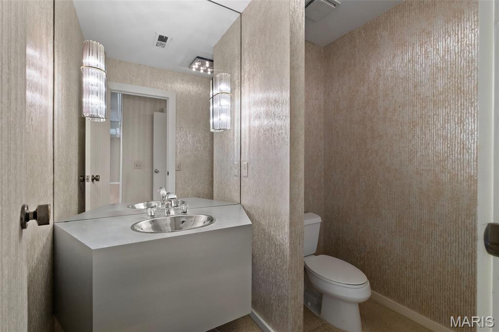 Golfview On The Green Ph Iii Condomin - Residential