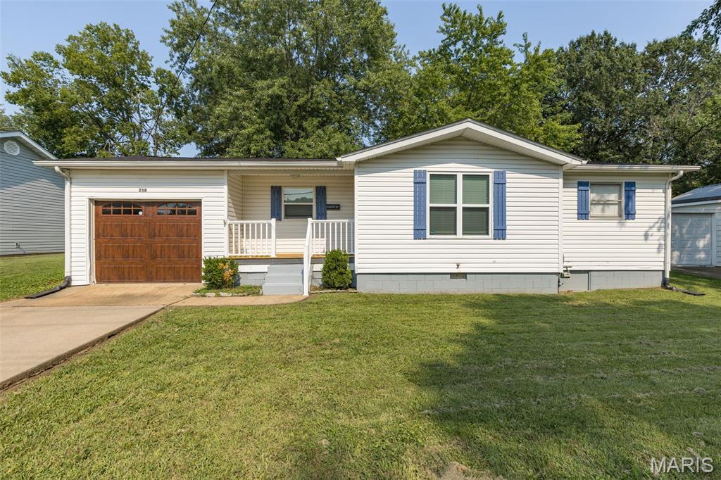 Welcome to this charming 3-bedroom, 1-bath home in Farmington! Offering over 900 square feet of comfortable single-level living, this home features an attached garage, a functional layout, and a newer roof and water heater for added peace of mind. Enjoy the convenience of easy one-level living while being just minutes from everything Farmington has to offer. Call to schedule your showing today!