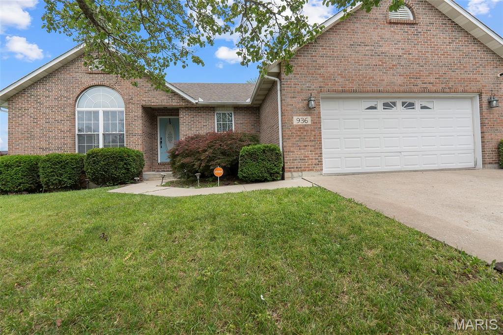 Welcome to this well maintained traditional ranch home located in Fairfield Estates. This home offers attractive curb appeal with brick frontage, mature landscaping, and an attached two car garage.

Inside, the main level features a comfortable layout. The living room is spacious with a large floor to ceiling arch window for natural lighting. The kitchen features a breakfast bar and stainless steel appliances. There are 3 bedrooms with one being your very own primary suite. Additionally there is main level laundry and one other full bathroom.

The finished walkout basement adds exceptional additional living space with a large family room, spacious 4th bedroom, massive full bathroom, and plenty of storage space. 

Lastly the back privacy-fenced yard has space to enjoy outdoor activities, pets, or entertaining. You don't want to miss the opportunity to see this home.
