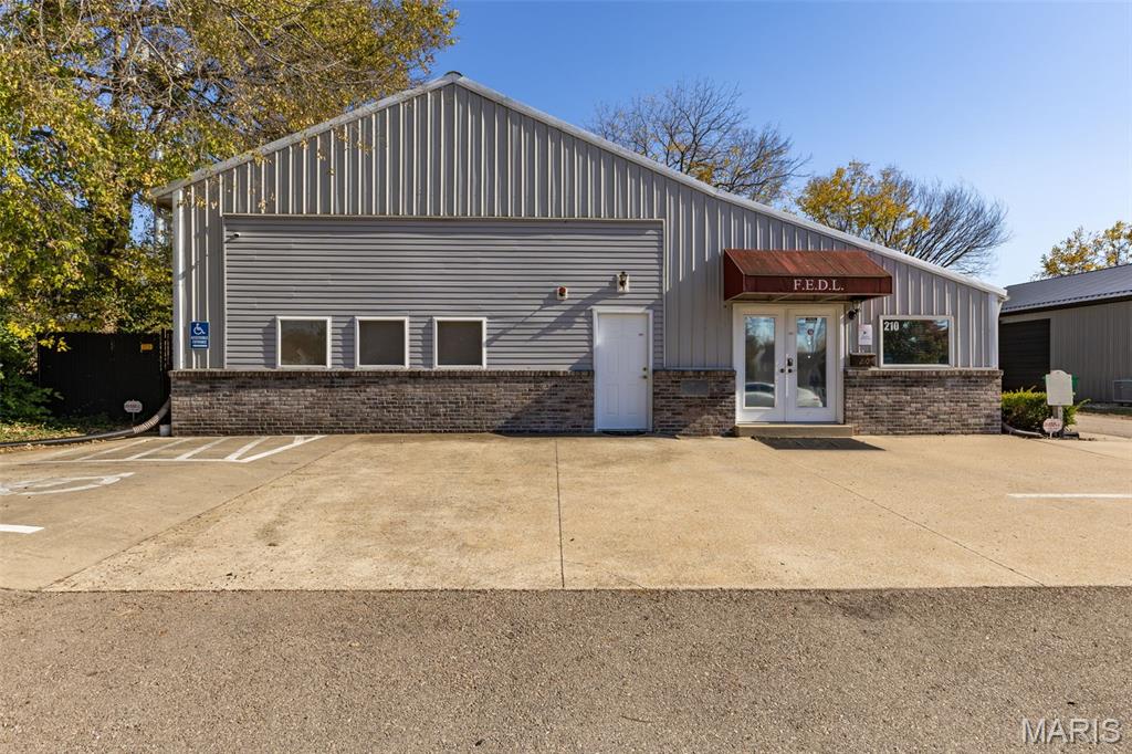 Discover endless possibilities with this unique 2574 sq ft commercial property. With quick access to Highway 67, it's perfectly suited for a live/work setup. This building offers a professional reception area, lobby, and separate offices, plus a full eat-in kitchen with custom cabinetry and appliances.  Convenience is key with 3 bathrooms (one full with shower) and washer/dryer hookups. A separate 432 sq ft detached garage with an oversized overhead door, plus additional attic storage, provides massive space. The property also features a secure fenced enclosure and ample paved parking.