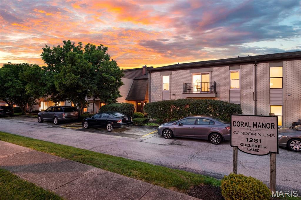 Welcome home to this beautifully maintained 2-bedroom, 2-bathroom main-floor condo offering the ultimate in effortless, low-maintenance living. Step inside to an open-concept layout where everything you need is on a single level—absolutely zero stairs to contend with!
The spacious primary suite serves as your private retreat, complete with an attached full bath featuring a classic tub/shower combo. Enjoy your morning coffee or relax outdoors on your private patio space. Convenience is truly built into this property: your assigned parking space is located right next to the unit, offering seamless, no-step entry straight through the sliding glass door off the patio.
Nestled in the highly desirable Creve Coeur area within the sought-after Pattonville School District, you are just minutes from premier dining, shopping, parks, and highway access. Schedule your tour today!