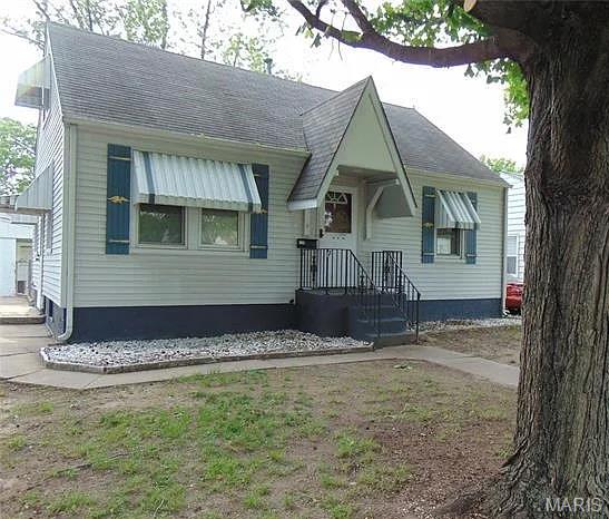 Cute, neat as a pin, great curb appeal and ready for your decorating touches. This home has 2 bedrooms on the main level with a bedroom in the finished attic. All Hardwood floors, with vinyl tile (2019) in the kitchen and bath. New kitchen cabinets and laminate counter with electric range. Bathroom has new sink and mirror. New 100 amp breakers and service in 2019, new sump pump in 2019, new furnace in 2019. Deep garage for extra workshop and storage space with covered patio on the side and chain link fenced back yard.