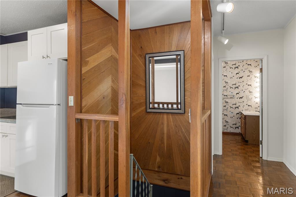 Russell's Sub - Residential