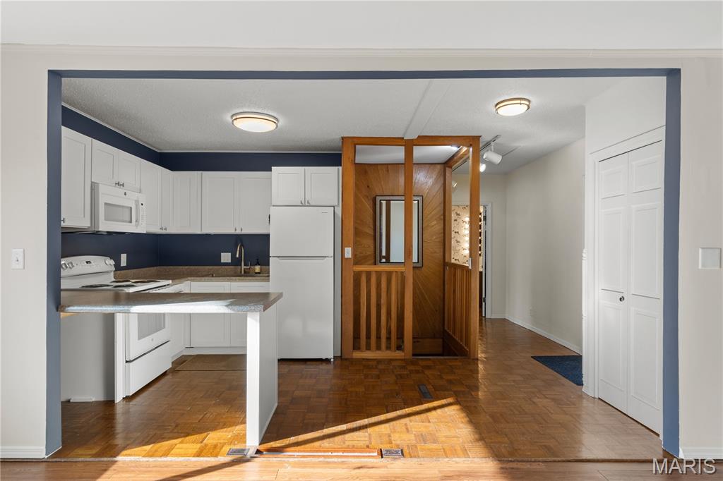 Russell's Sub - Residential