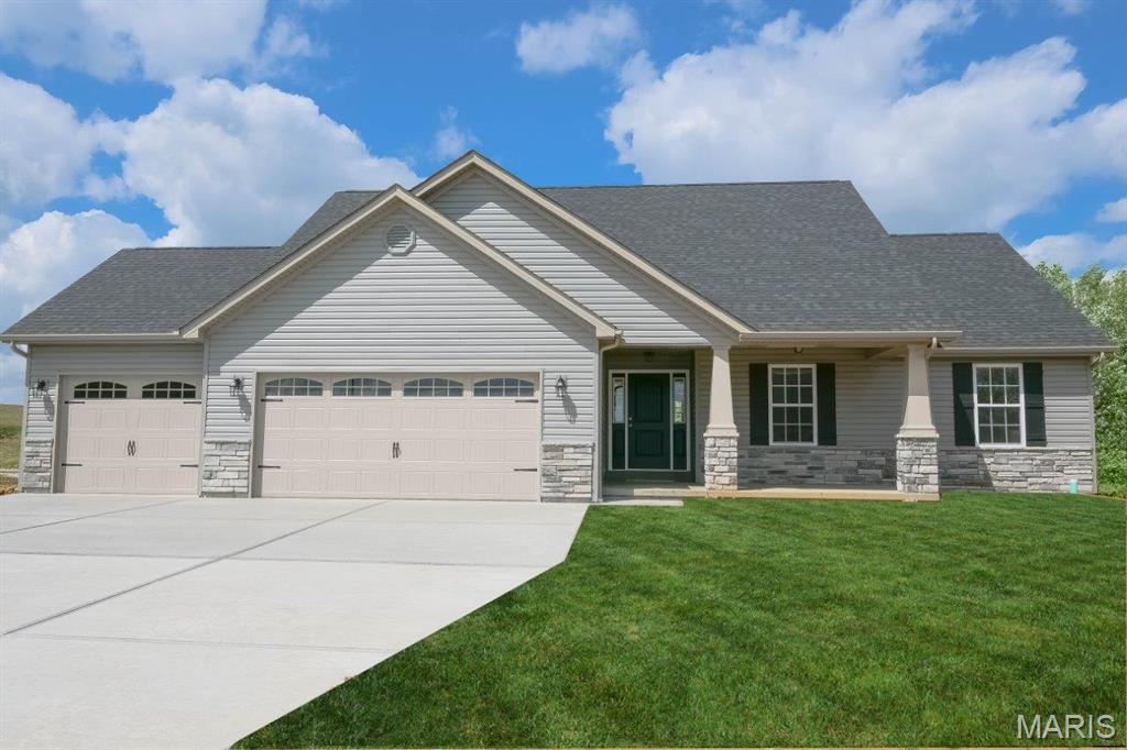 This home is a “To be built” new construction home built by Cannon Builders in Gettysburg Commons located off Bell Road. The price includes a standard home site and standard features. Additional features and Premium Home Sites may be selected as you design your new home with Holli Seidel. For more information call or text Holli for an information session at 636-439-0149. (Picture is for representation only) www.cannonbuilders.com