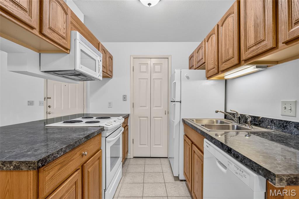 Cross Creek Condo Ph One Area - Residential