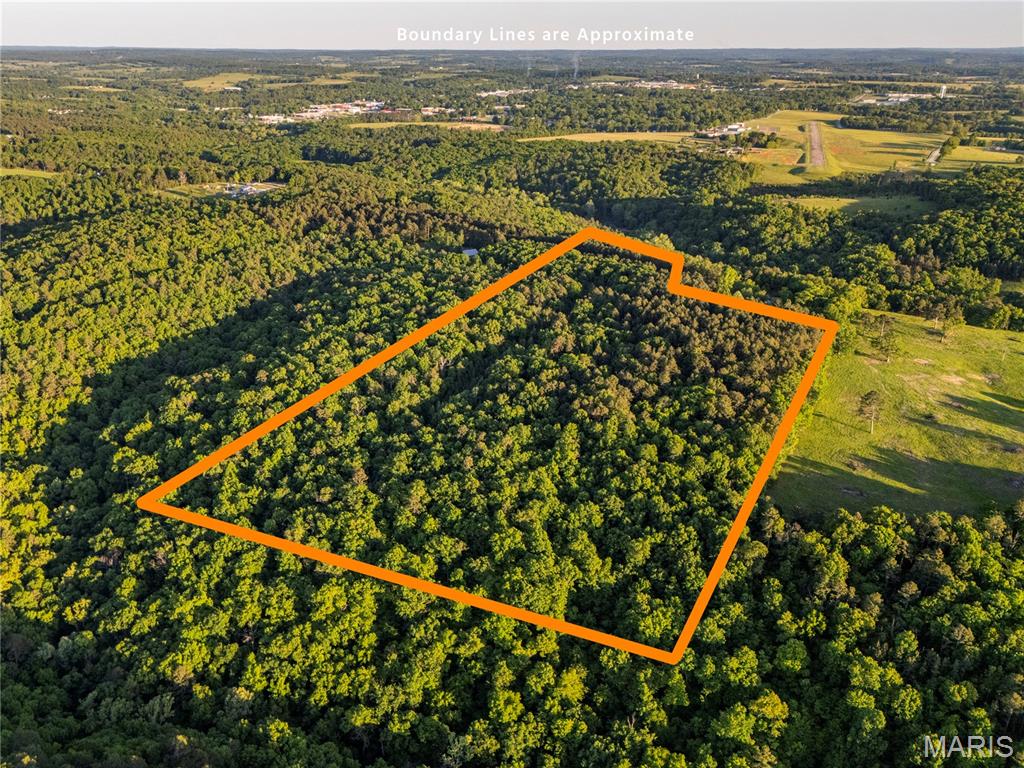 Come and see this stunning property with all the charms of the country and the
convenience of being close to town. This 24.92+/- acre slice of paradise is the perfect
place for a recreational/hunting property or the perfect site for your dream home. This
property has abundant wild game, an extensive trail system, and a deer blind included,
making it “turn-key” for fall whitetail and turkey. With electric on the property, public
water nearby, and plenty of potential homesites, this property is also ready for you to
build either your forever home or rural weekend getaway! Where convenience is
concerned, this property is less than 10 minutes away from the conveniences of
Houston, MO, like shopping, hospital/medical services, and restaurants. Don’t miss out
on this truly unique property – call today for your private tour!
Additional acreage and home available – see MLS #26055595 & #26040726.