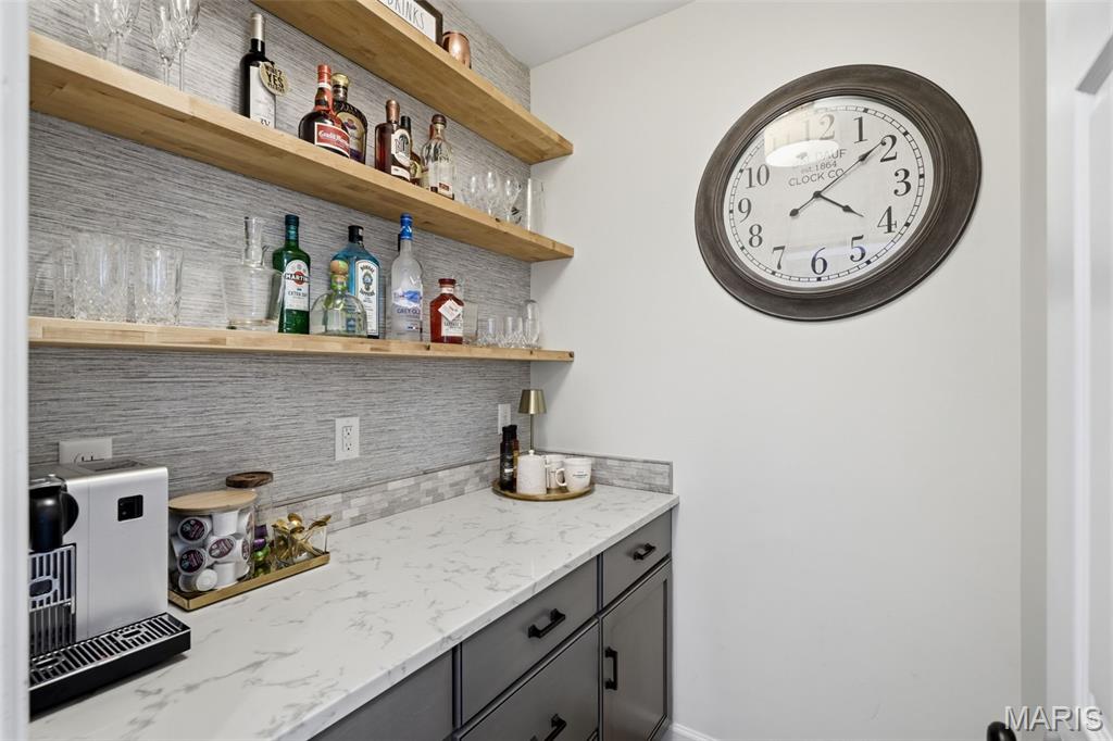 Hawken Condo Ph J - Residential