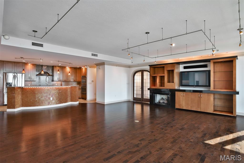 Park East Tower - Residential
