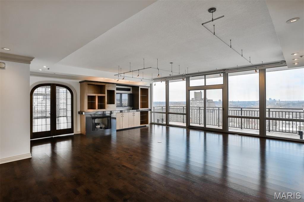Park East Tower - Residential