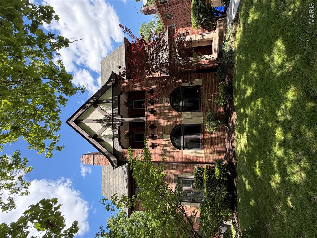 Spacious 3 bed, 1 bath, FIRST floor unit is ready to lease!  Great location close to Delmar loop & minutes to downtown Clayton! Tudor style duplex with lots of Charm! Large open family room, dining room, Spacious updated kitchen, 1 car garage spot, tons of storage area in basement! Great location! Pet negotiable.