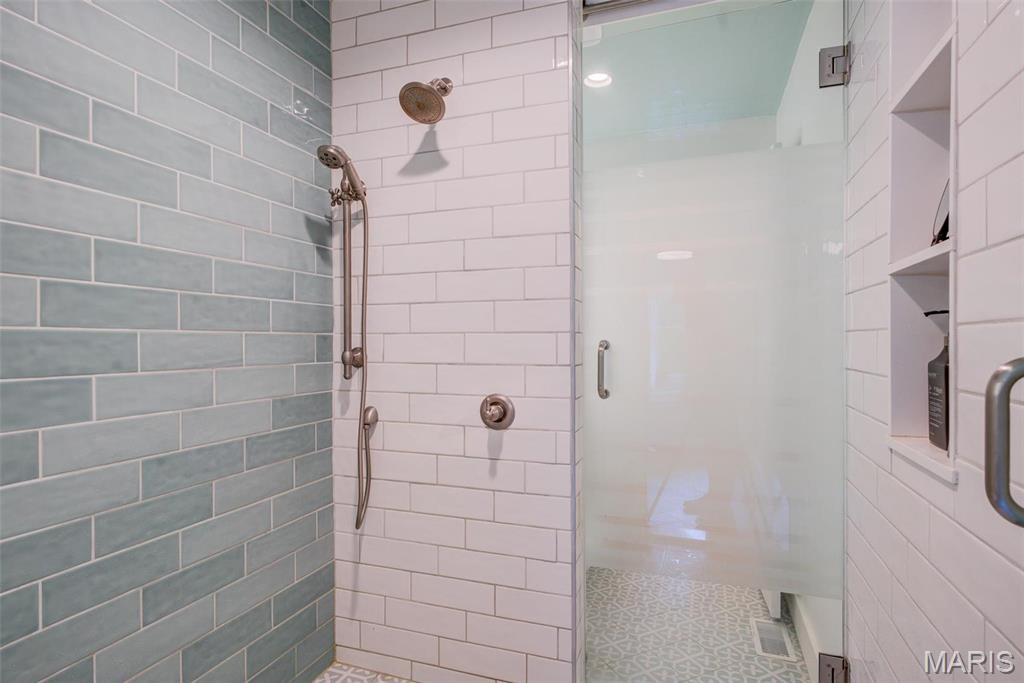 Surveys 152 & 668-45-3 Bdy Adj Aka - Residential