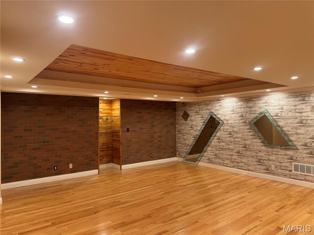 Manderleigh Of Town & Country One - Residential Lease