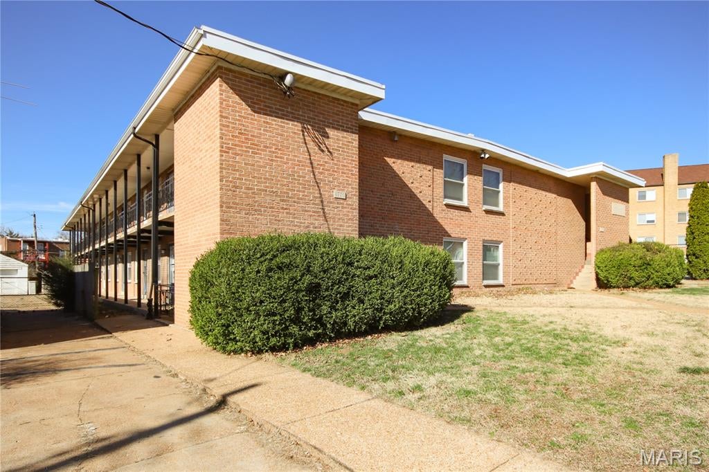 Welcome to Chadwell Arms! This brick, two-story, 20-unit building in the heart of St. Louis City's Princeton Heights neighborhood, is currently 95% occupied with strong, stable cash flow bringing in roughly $169,000 a year in gross rental income. Many units have been recently renovated with new flooring, updated kitchens featuring new countertops and cabinetry, and modernized bathrooms, and the basement laundry room has been updated as well, offering tenants convenient on-site coin laundry and you another income generating opportunity. Parking is a breeze with a private rear lot offering 15 spaces in addition to street parking. Tucked into a quiet, tree-lined pocket near where Kingshighway meets Gravois, the building has a genuine neighborhood feel with easy access to local shops, schools, grocery stores, and gas stations, plus neighborhood dining favorites like Onesto's Pizzeria, Pizzeria Tivoli, and Cafe Nova just minutes away. Outdoor space is close by too, with Joseph R. Leisure Park and Christy Park just a few blocks away and Wilmore Park a short drive down Gravois. Commuters will appreciate quick access to both I-55 and I-44, putting all of Downtown St. Louis within easy reach. A move-in-ready, turnkey investment offering both immediate cash flow and long-term stability.