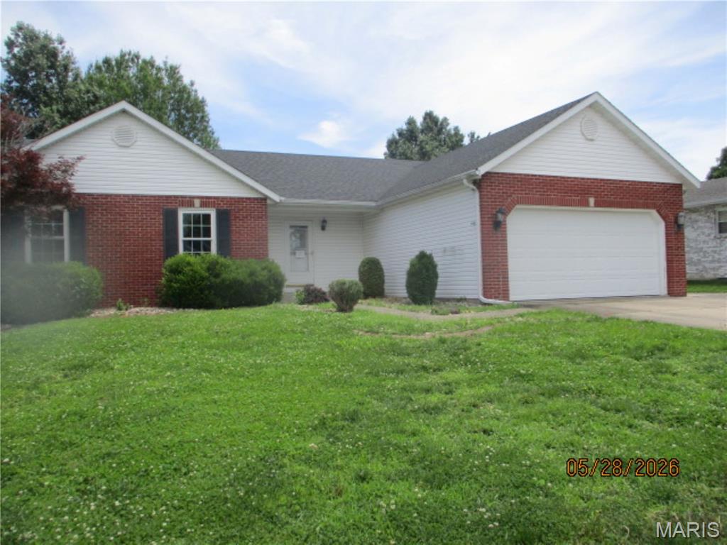 3 BEDROOM, 3 BATH, LIVING ROOM WITH FIREPLACE, LARGE EAT IN KITCHEN, FAMILY ROOM WITH WET BAR IN BASEMENT, 2 BONUS/OFFICE ROOMS IN BASEMENT AS WELL AS FULL BATHROOM, 2 CAR ATTACHED GARAGE, IN GROUND POOL WITH FENCED YARD, SHED. HOME NEEDS TLC WITH A LOT OF POTENTIAL. 

 Agents must register as a User, enter the property address, and click on “Start Offer”. This property may qualify for Seller Financing (Vendee).

BUYER TO VERIFY ALL MLS INFORMATION INCLUDING SQ.FT, TAXES, FLOORING, ROOM SIZE, ROOM COUNT, SCHOOLS, ETC...