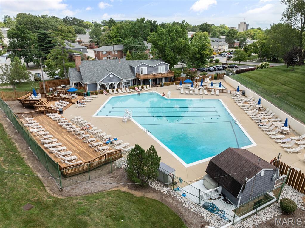 Brentwood Forest Condo Ph Eight - Residential