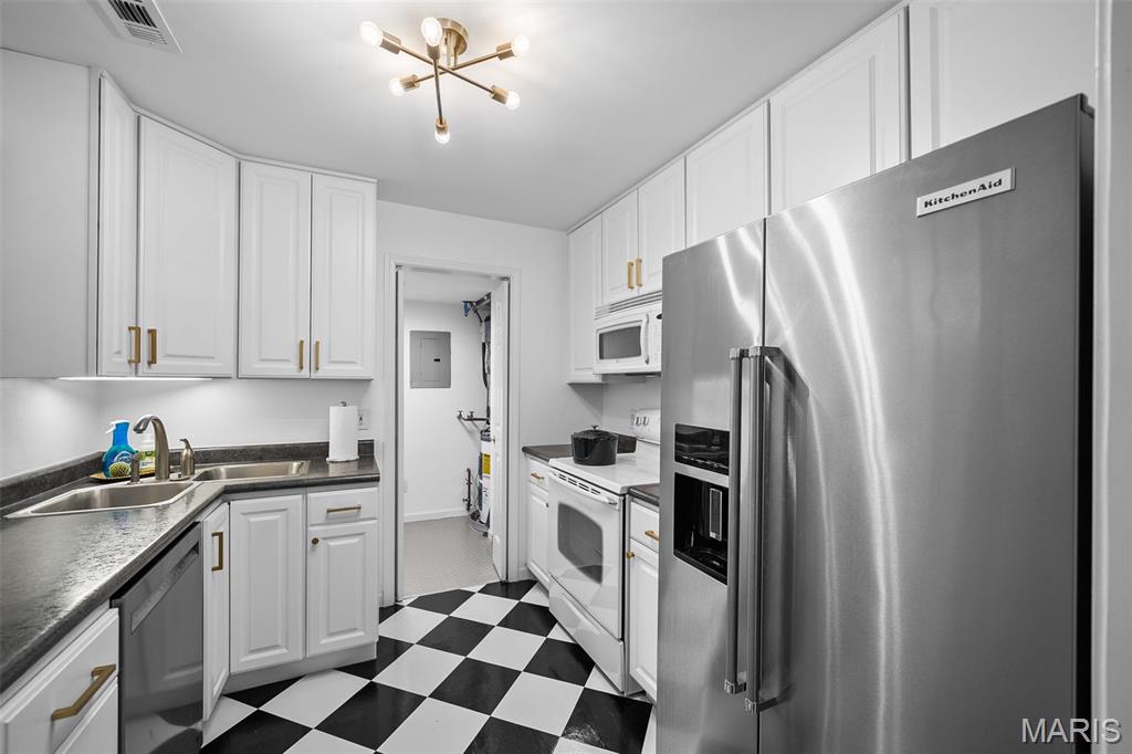 Brentwood Forest Condo Ph Eight - Residential