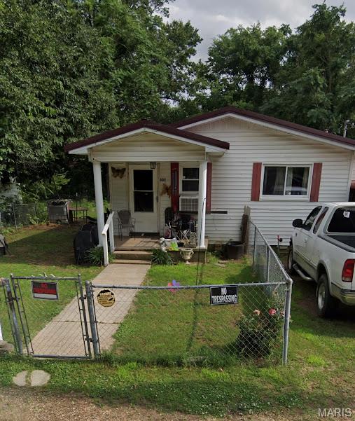 This cozy 2-bedroom, 1-bath cottage offers comfort, efficiency, and classic charm. The home features newer windows that allow for plenty of natural light while improving energy efficiency, along with low-maintenance vinyl siding for easy upkeep. Inside, you’ll find a functional layout perfect for first-time buyers, downsizers, or investors. Outside, the chain-link fenced yard provides a secure space for pets, play, or gardening. Whether you’re looking for a charming primary residence or a smart investment, this cottage is full of potential and ready to welcome its next owner.