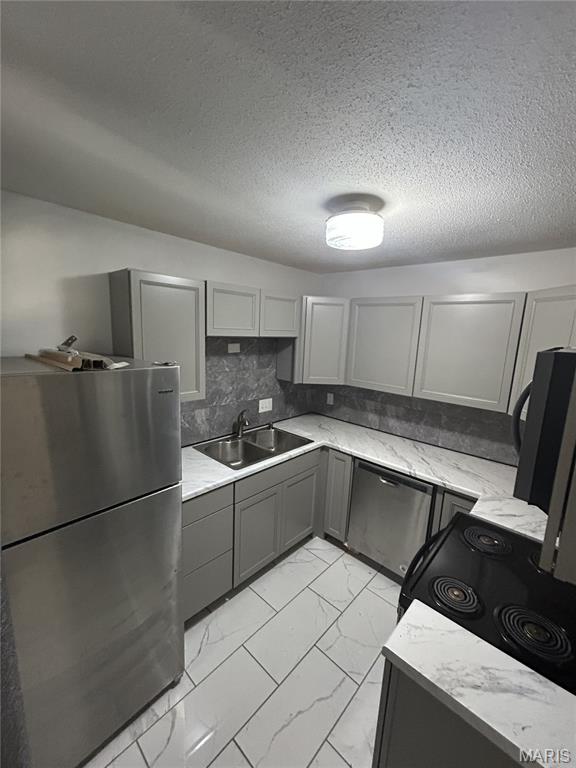 FORUM LAKES - Residential
