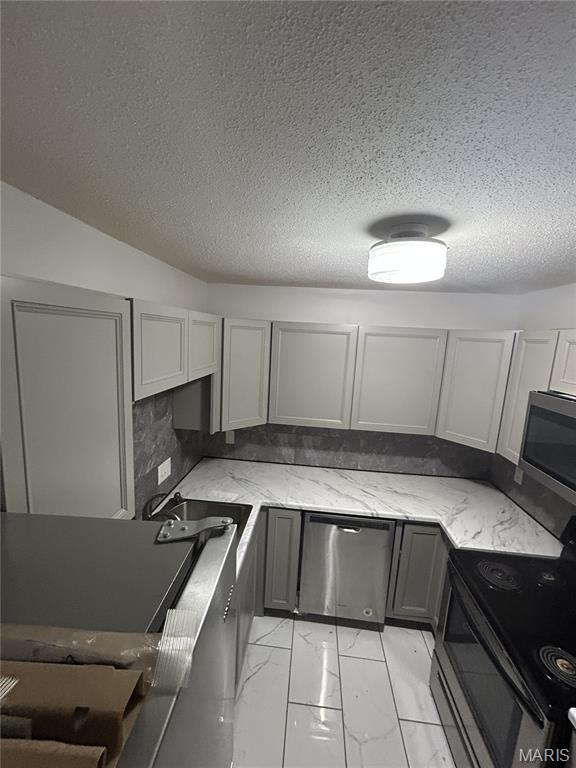 FORUM LAKES - Residential