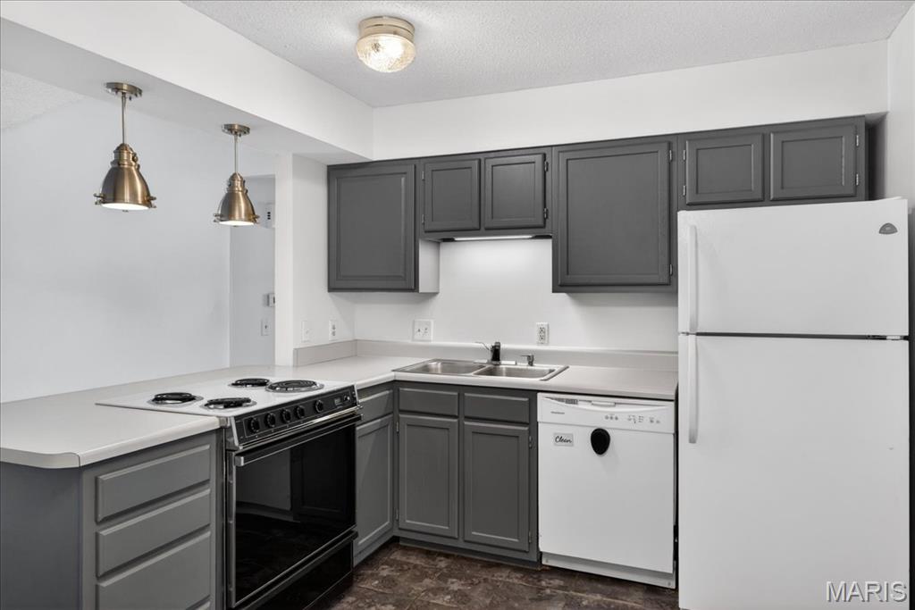 Summergate Garden Condos Ph4 - Residential