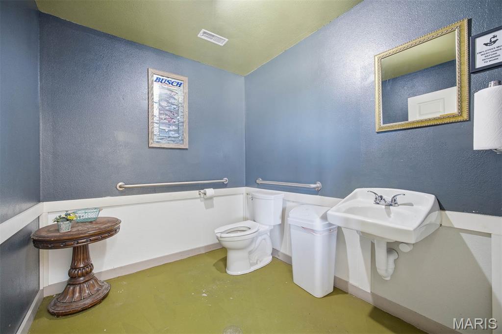 Not in a Subdvision or Complex - Commercial Sale