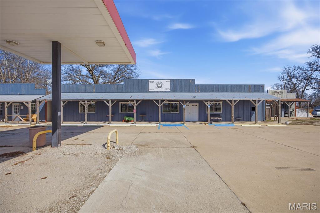 Not in a Subdvision or Complex - Commercial Sale