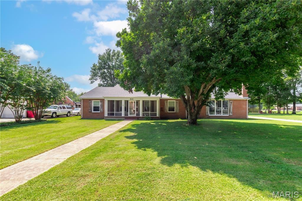 Welcome to 915 Moore Ave. in Sikeston.  This charming ranch-style home offers 3 bedrooms, 2.5 bathrooms, and timeless character throughout.  Step inside to find beautiful hardwood floors that add warmth and charm, while the galley kitchen provides a functional layout with plenty of cabinet space. 

Situated at the end of a quiet dead-end road, this property offers added privacy and minimal traffic.  An extra lot is included, giving you additional space for outdoor entertaining, gardening, an additional workshop, or future possibilities.