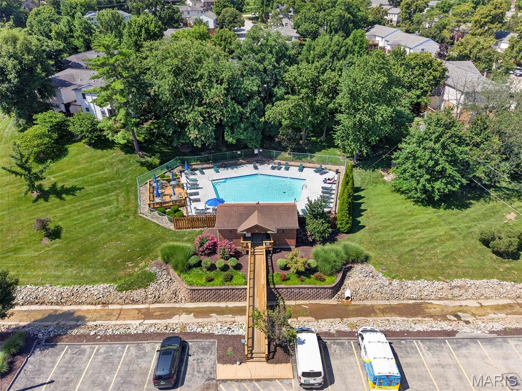 Brentwood Forest Condo Ph Nine - Residential