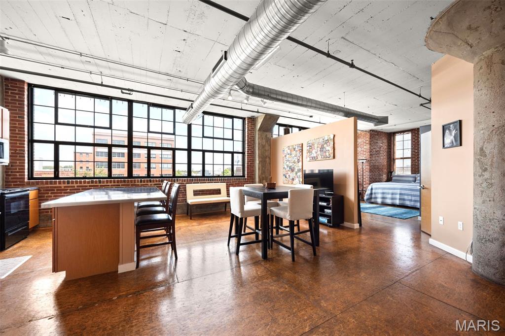 Lofts/ 2020 Washington - Residential