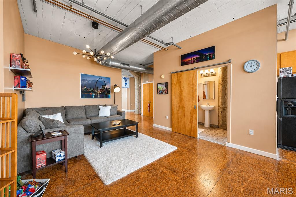 Lofts/ 2020 Washington - Residential