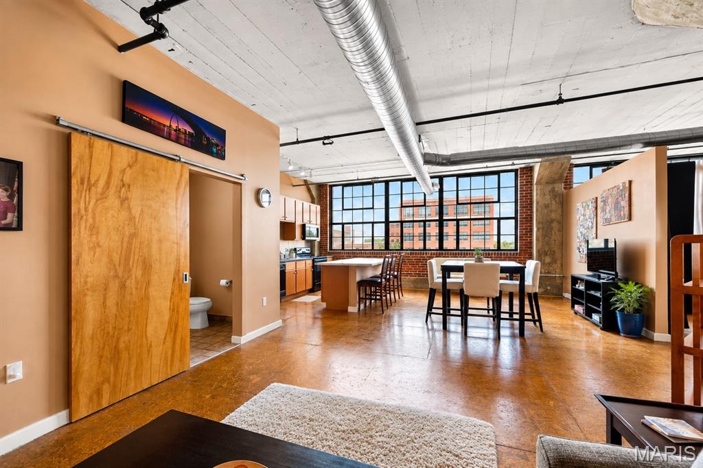 Lofts/ 2020 Washington - Residential
