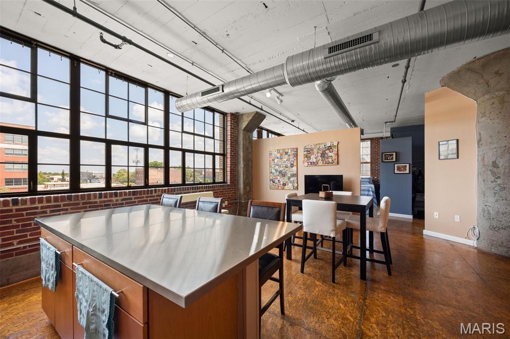 Lofts/ 2020 Washington - Residential